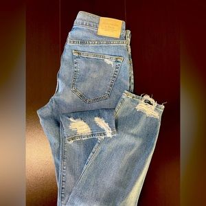 Abercrombie men’s denim. High quality and durable! Waist 30x30 style is tapered